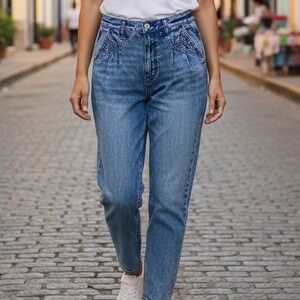 American Eagle Acid Wash High Waisted Mom Jeans ShortWomens Size 2 Baggy Barrell